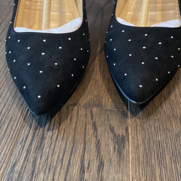 NIB Adrienne Vittadini Naji Studded Pump - Picture 7 of 14